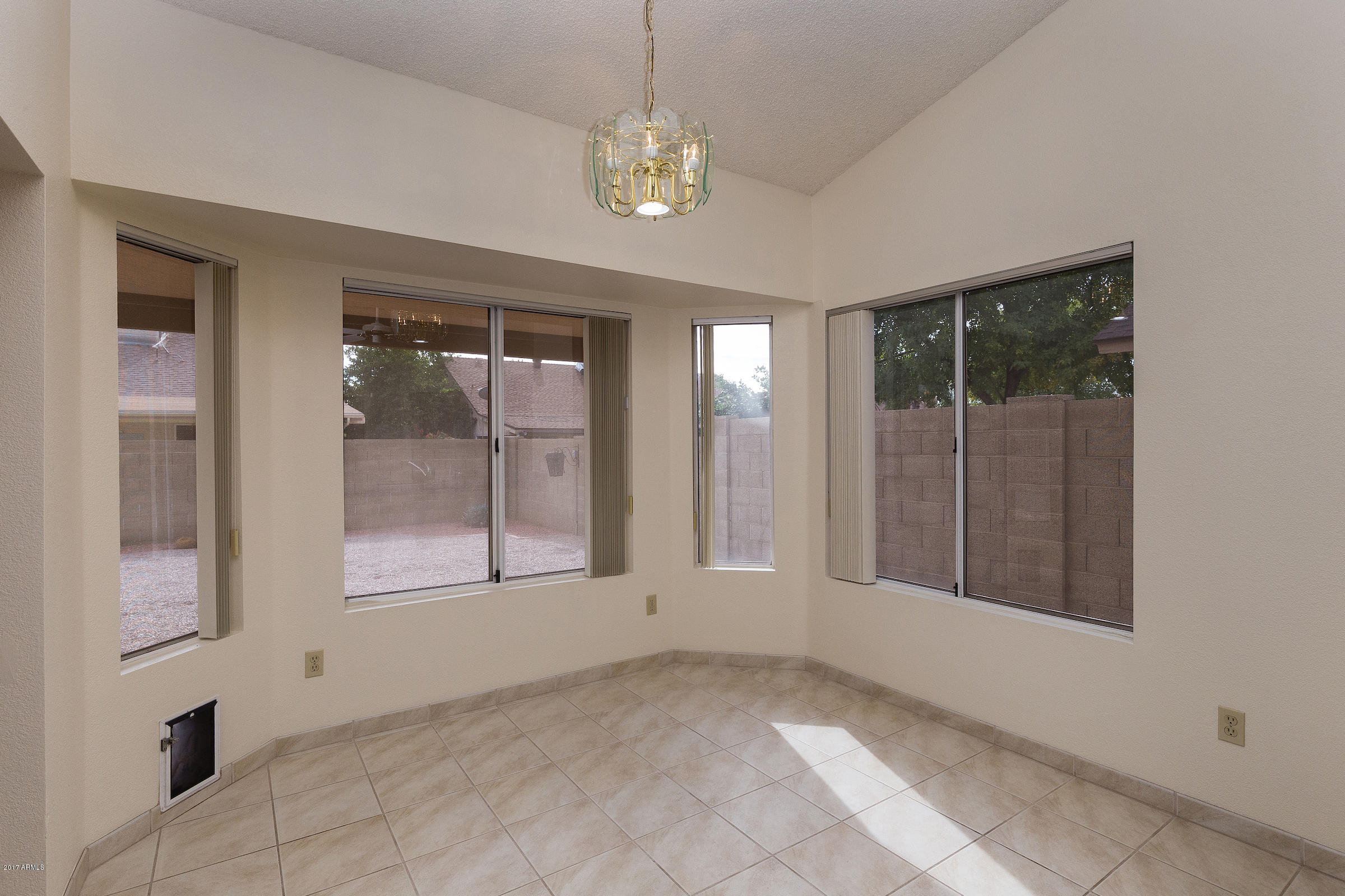 4537 East Towne Lane Gilbert, AZ 85234 - Photo 7 of 15 4537_E_Towne_Ln_05