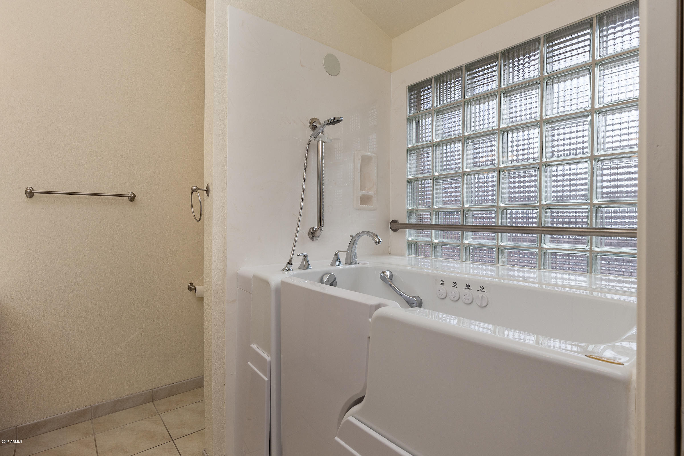 4537 East Towne Lane Gilbert, AZ 85234 - Photo 9 of 15 4537_E_Towne_Ln_10