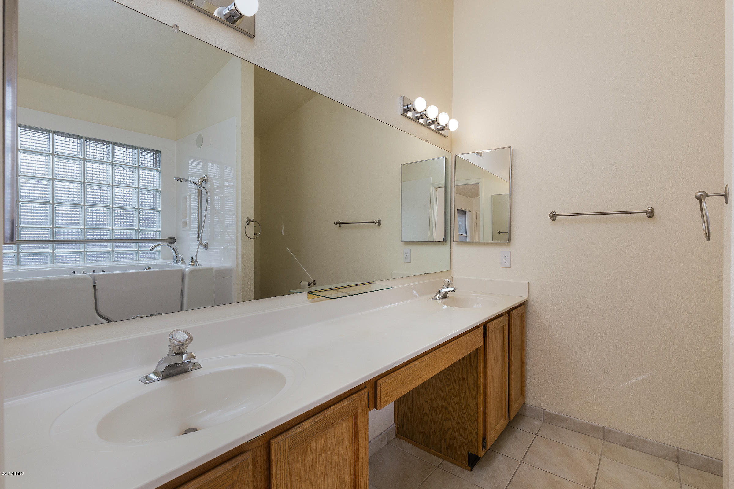 4537 East Towne Lane Gilbert, AZ 85234 - Photo 10 of 15 4537_E_Towne_Ln_09