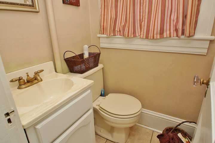 1911 Sheffield Road Southwest Roanoke, VA 24015 - Photo 17 of 31 BATH