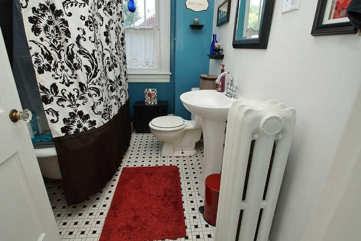 1911 Sheffield Road Southwest Roanoke, VA 24015 - Photo 25 of 31 UPPER BATH 2