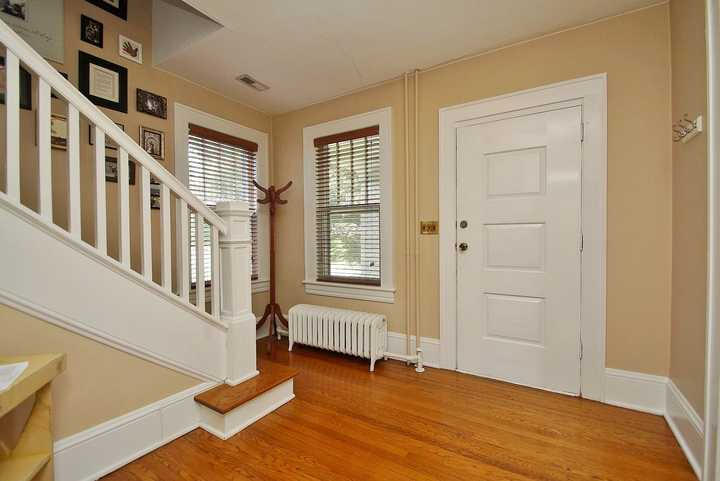 1911 Sheffield Road Southwest Roanoke, VA 24015 - Photo 4 of 31 FOYER