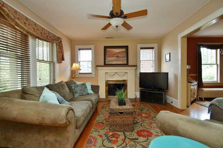 1911 Sheffield Road Southwest Roanoke, VA 24015 - Photo 5 of 31 LIVING ROOM