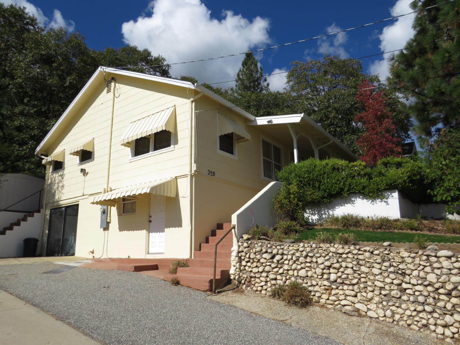 a view of a house with a yard