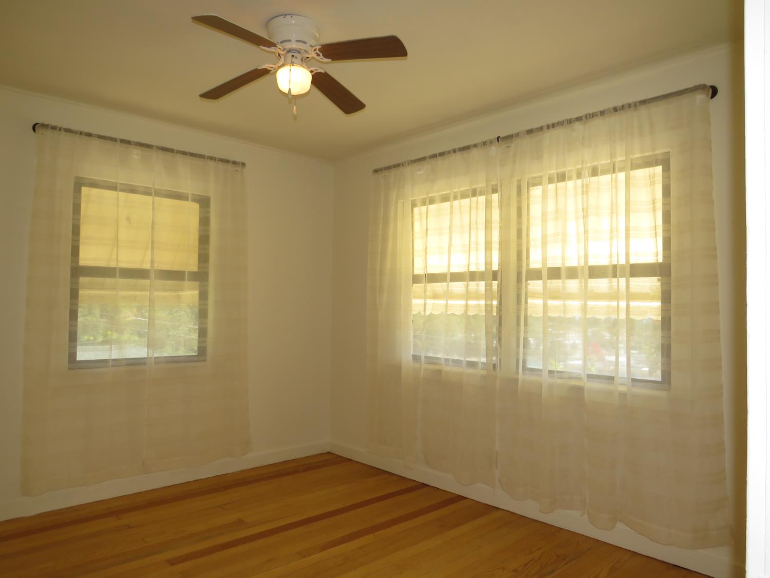 320 Pleasant Street Colfax, CA 95713 - Photo 14 of 49 a view of empty room with wooden floor and fan