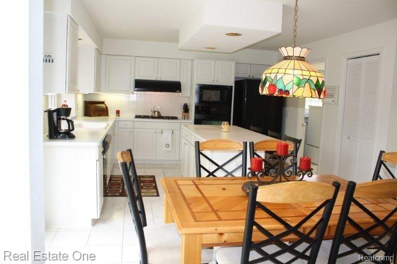 3433 West York Court Rochester, MI 48306 - Photo 8 of 21 Kitchen Nook