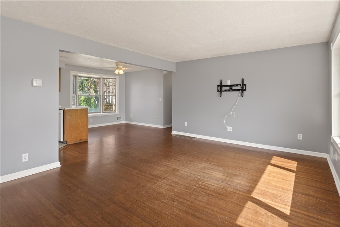 267 Valiant Drive Henrietta, NY 14623 - Photo 5 of 43