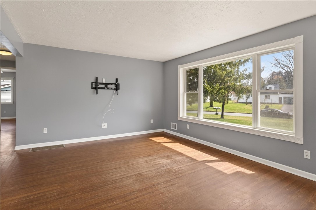 267 Valiant Drive Henrietta, NY 14623 - Photo 6 of 43