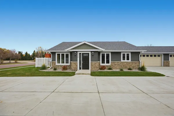 $464,900 | 2330 30th Avenue South, Fargo, ND 58103