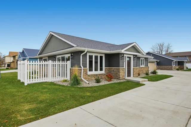 $468,900 | 2330 30th Avenue South, Fargo, ND 58103