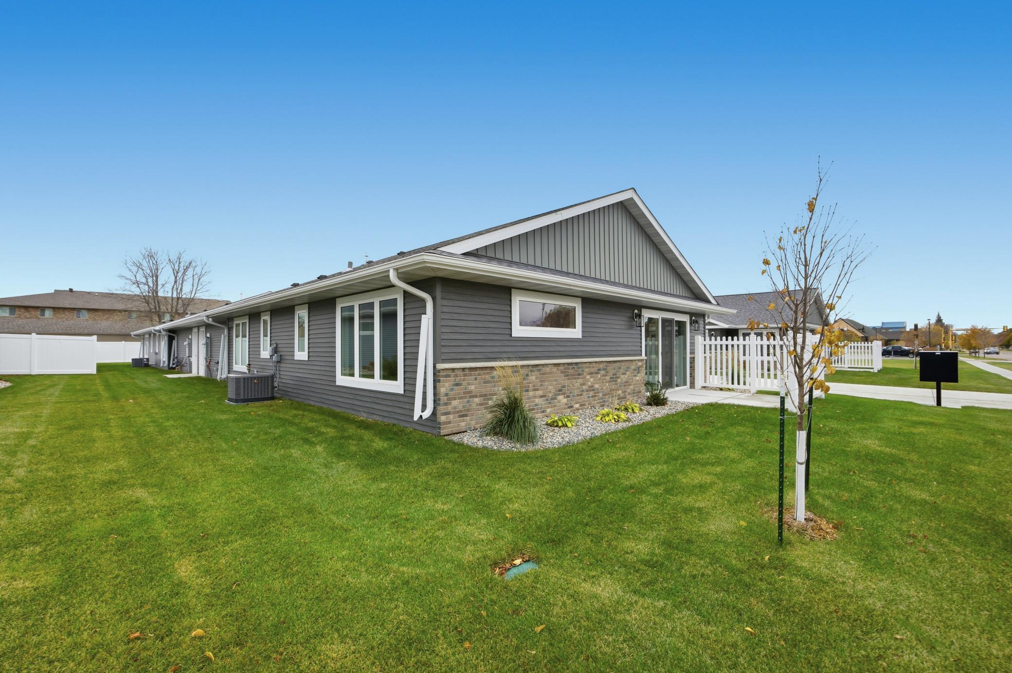 2330 30th Avenue South Fargo, ND 58103 - Photo 4 of 27