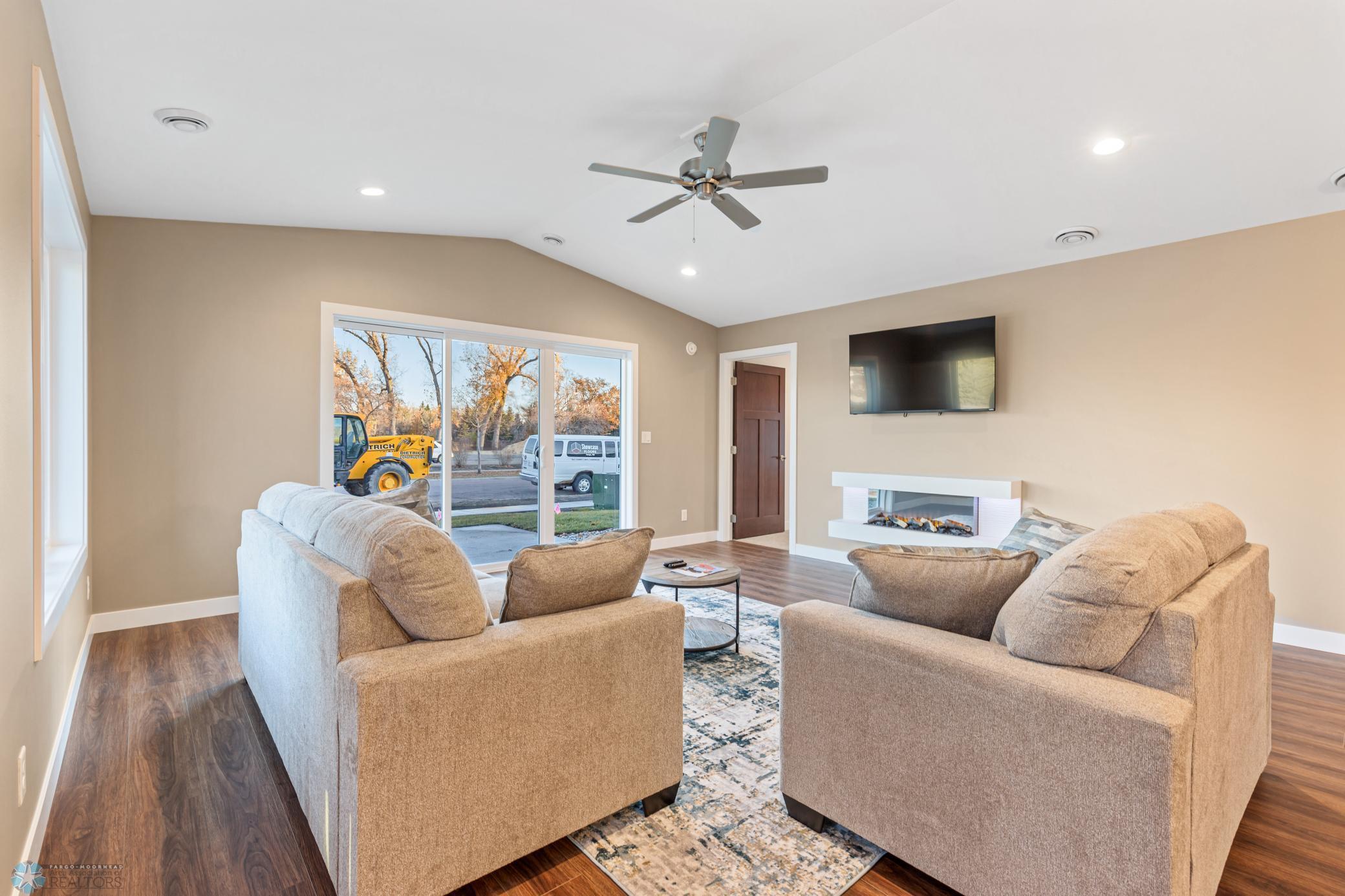 2330 30th Avenue South Fargo, ND 58103 - Photo 6 of 27