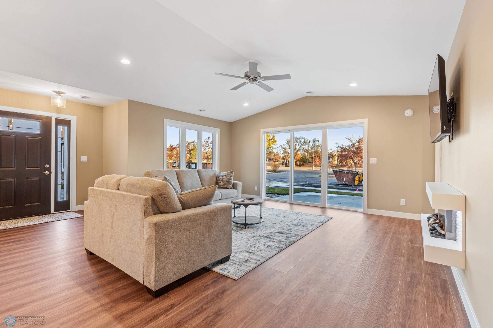 2330 30th Avenue South Fargo, ND 58103 - Photo 10 of 27