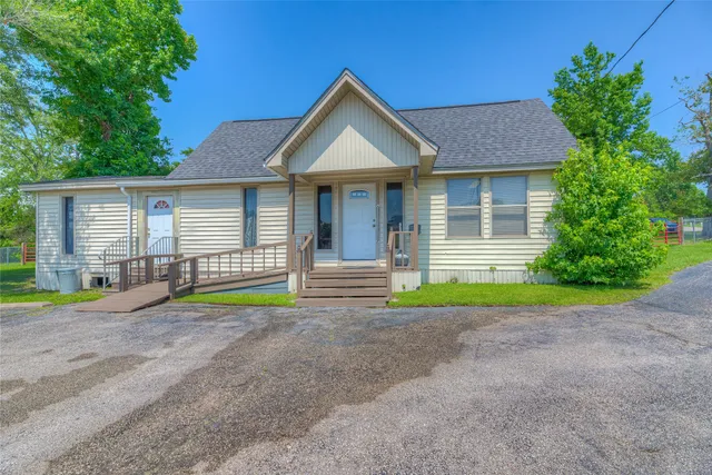 a view of outdoor space yard and front view of a house