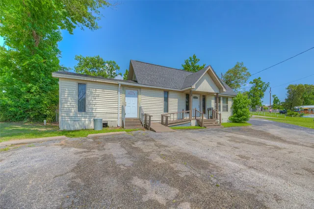 a view of outdoor space yard and deck