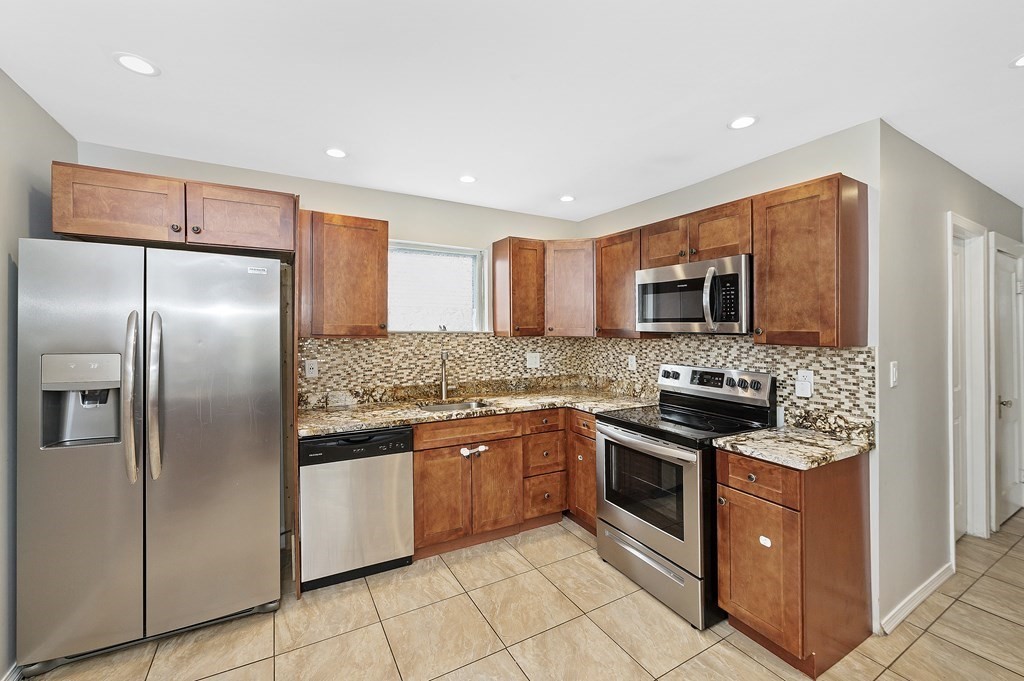 24 Riverside Court Saugus, MA 01906 - Photo 16 of 36