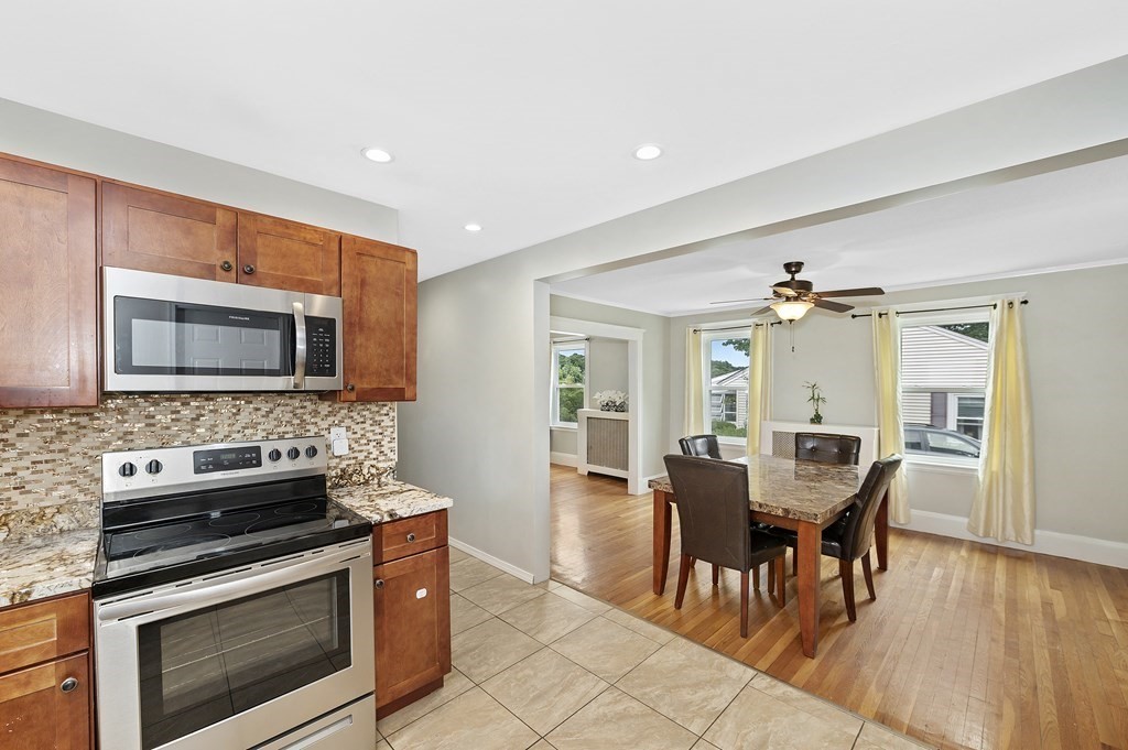 24 Riverside Court Saugus, MA 01906 - Photo 17 of 36