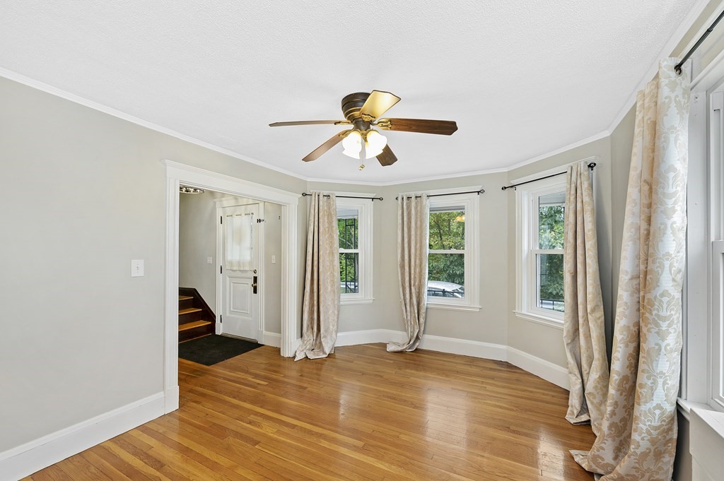 24 Riverside Court Saugus, MA 01906 - Photo 5 of 36