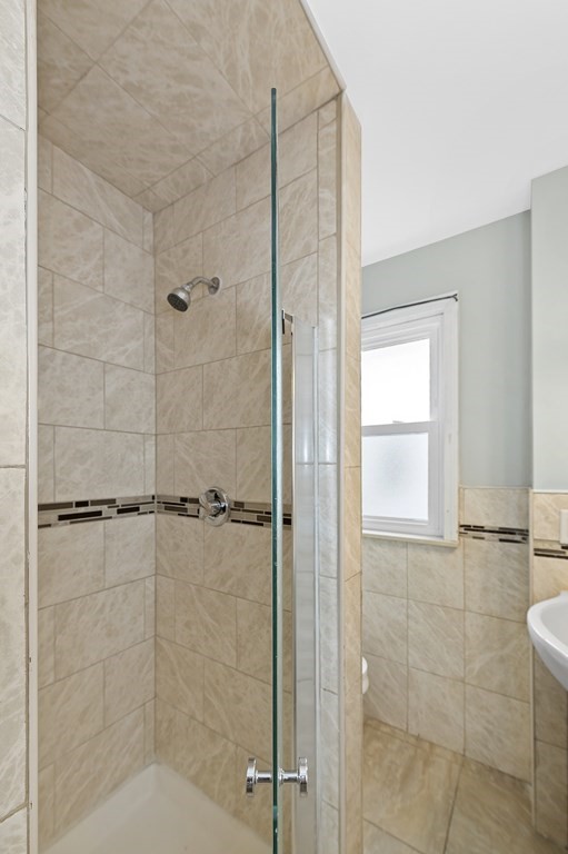 24 Riverside Court Saugus, MA 01906 - Photo 9 of 36