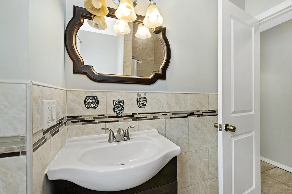 24 Riverside Court Saugus, MA 01906 - Photo 10 of 36