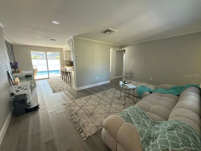 a view of livingroom with furniture