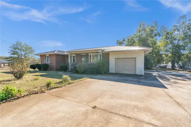 $255,000 | 318 Fretwell Drive, Anderson, SC 29626