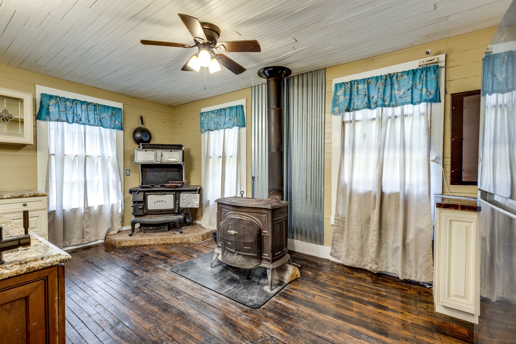 2012 Hoovers Road Duck River, TN 38454 - Photo 20 of 48 a view of a livingroom with furniture and a window