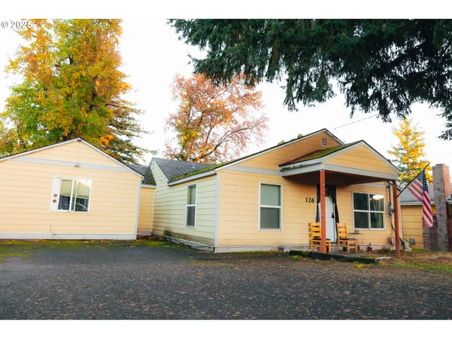 $395,000 | 126 Southeast 106th Avenue, Portland, OR 97216