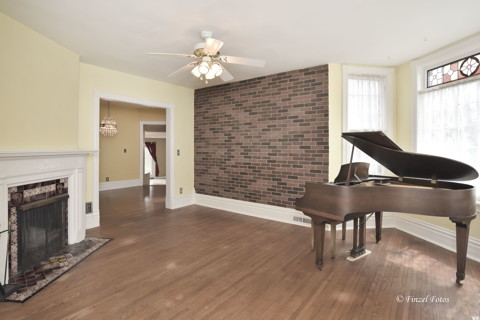 859 North Spring Street Elgin, IL 60120 - Photo 3 of 25
