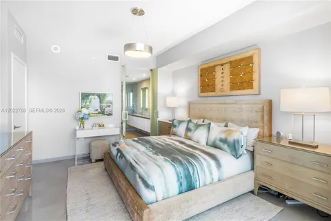 $829,000 | 68 Southeast 6th Street, Unit 810, Miami, FL 33131