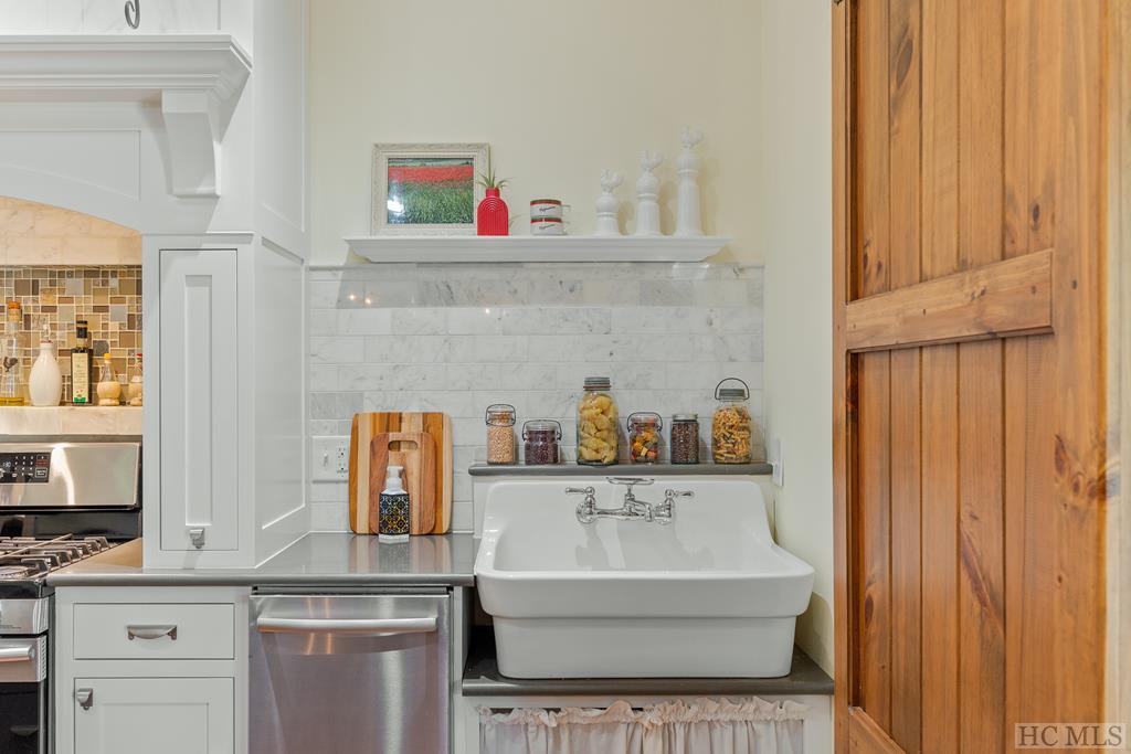 162 Genes Road Franklin, NC 28734 - Photo 14 of 37 Gallery Image 14