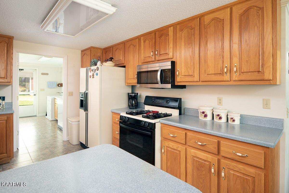 172 Smith Road Clinton, TN 37716 - Photo 7 of 23 Cooking center