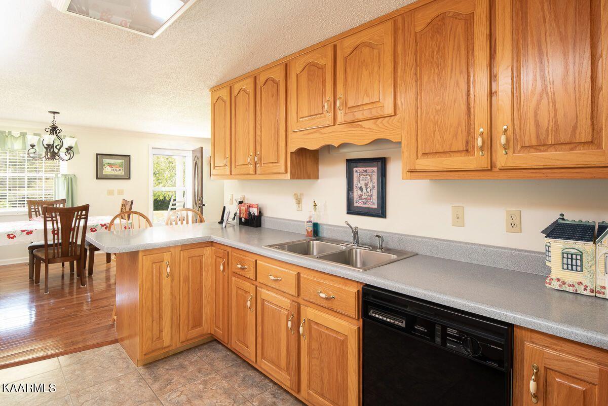 172 Smith Road Clinton, TN 37716 - Photo 8 of 23 Prep area w Breakfast bar