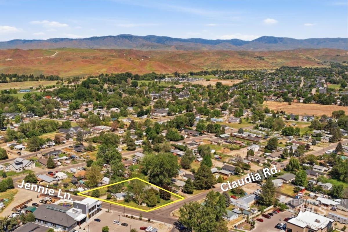 10426 West Claudia Road Boise, ID 83714 - Photo 2 of 6