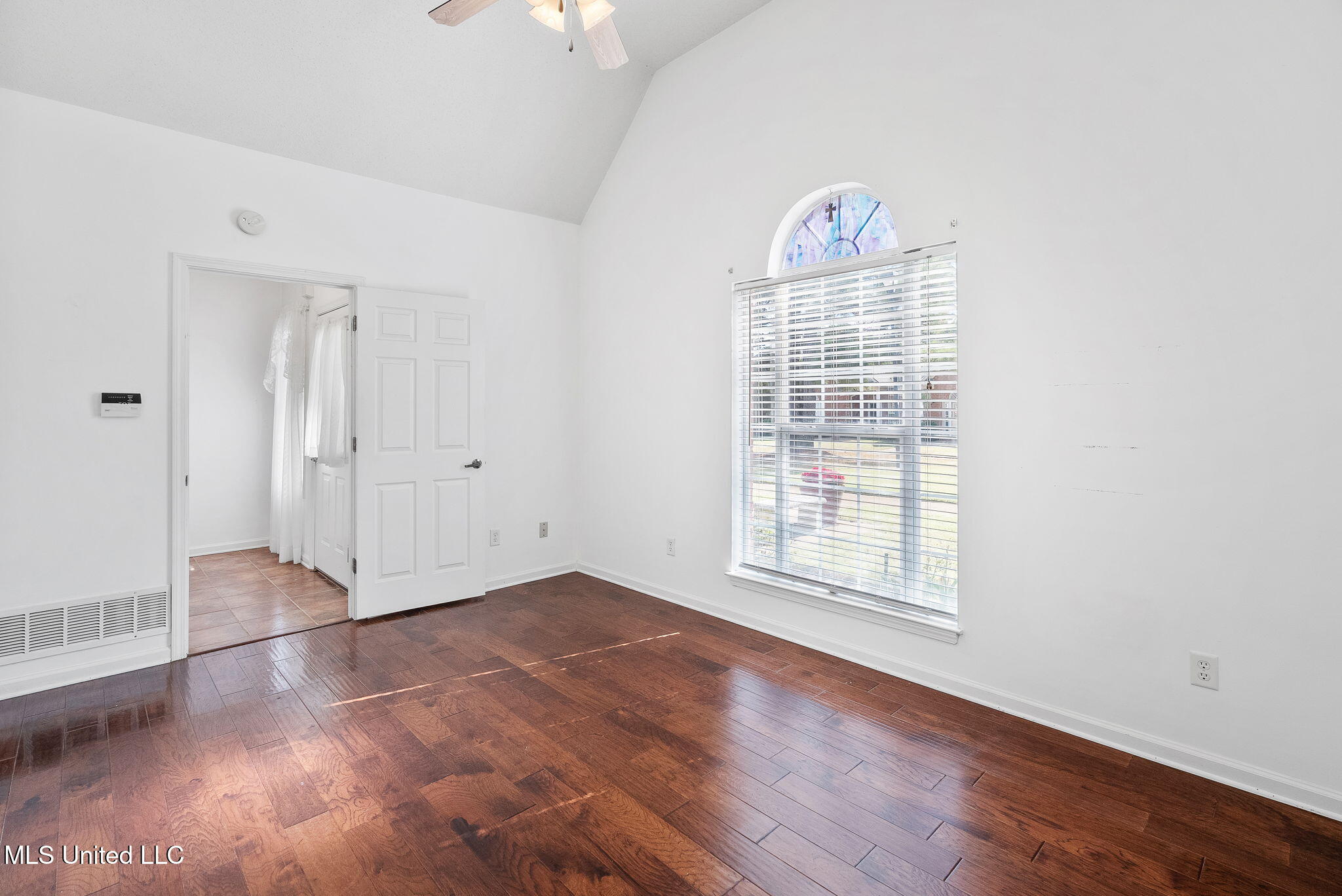 833 Martin Circle North Hernando, MS 38632 - Photo 16 of 30 Primary bedroom!