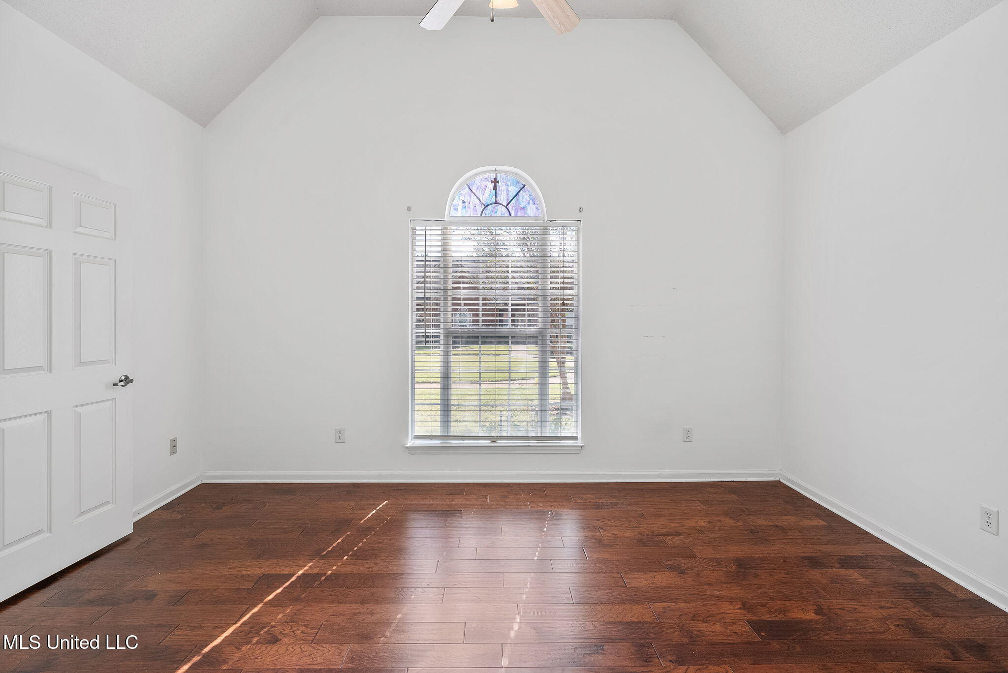 833 Martin Circle North Hernando, MS 38632 - Photo 18 of 30 Primary bedroom!