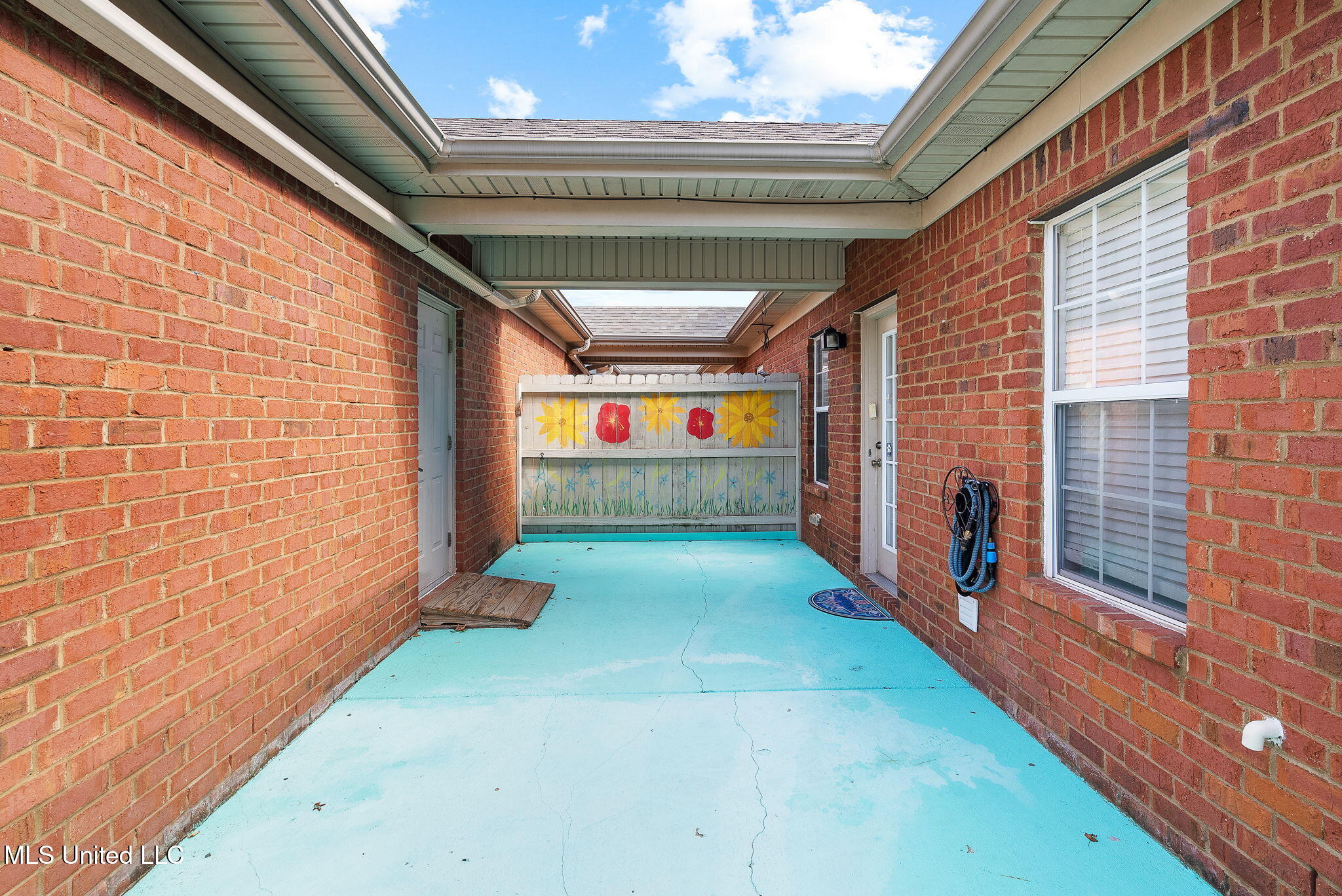 833 Martin Circle North Hernando, MS 38632 - Photo 25 of 30 Enclosed patio!