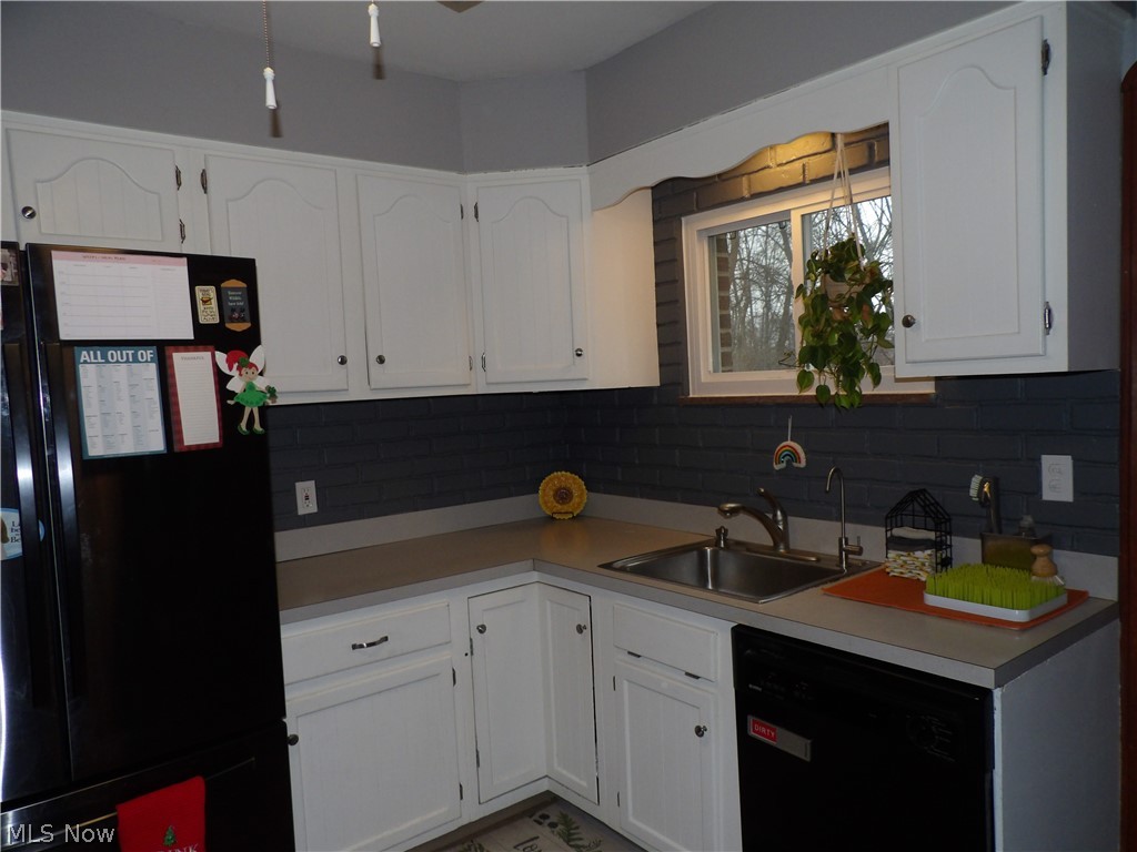 40 Sprague Road Berea, OH 44017 - Photo 5 of 35 The Updated Kitchen is CLEAN and has Fresh Paint. The Range, Microwave and Dishwasher Stay.