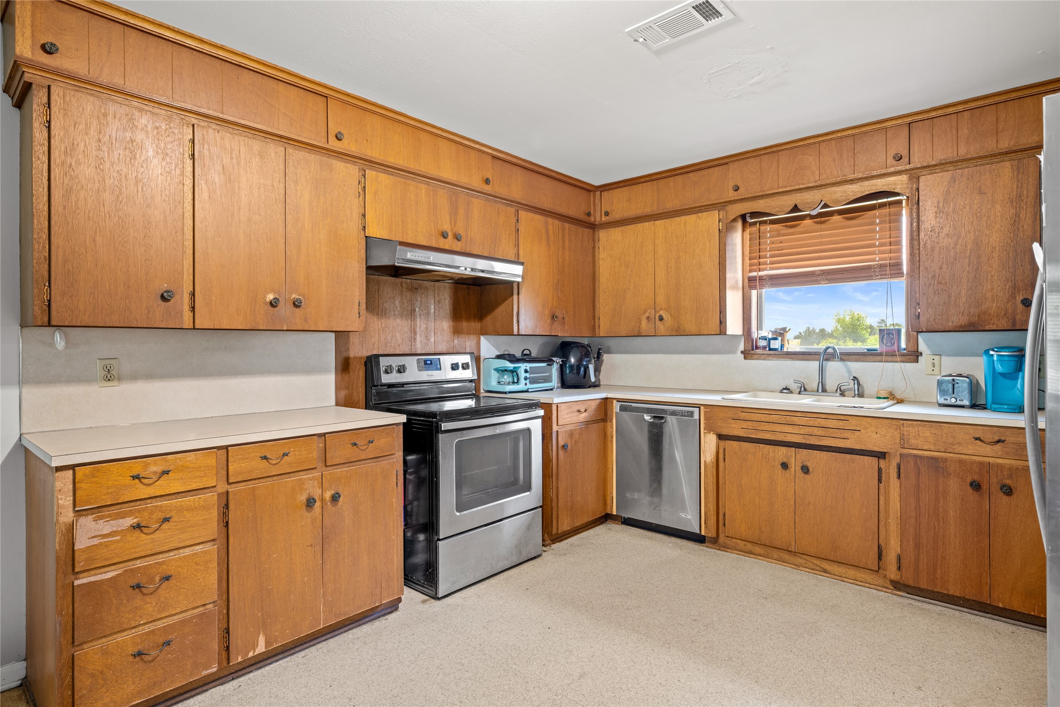2623 Salem Road Brenham, TX 77833 - Photo 12 of 24 Kithchen