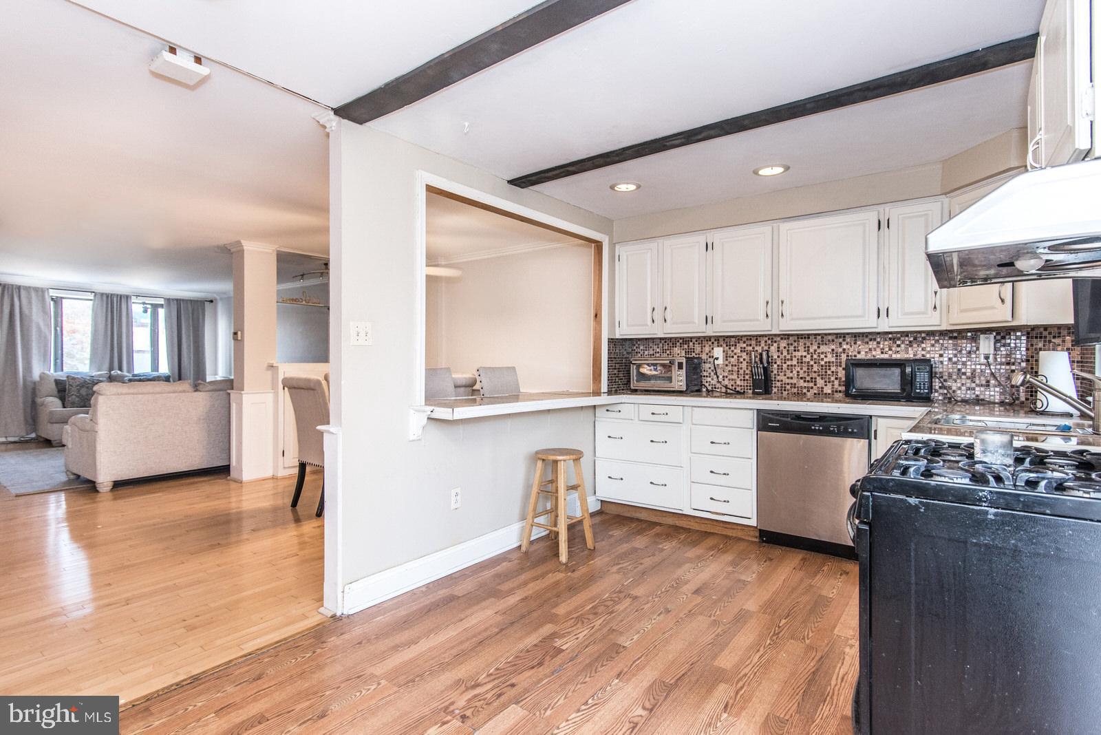 2813 Willits Road Philadelphia, PA 19114 - Photo 7 of 20 Kitchen