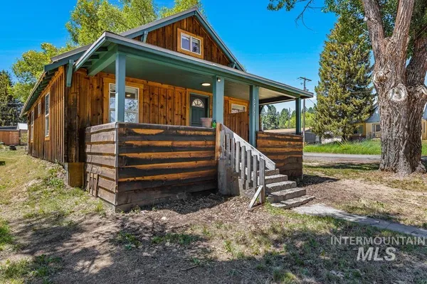 $459,000 | 311 North School Street, Cascade, ID 83611