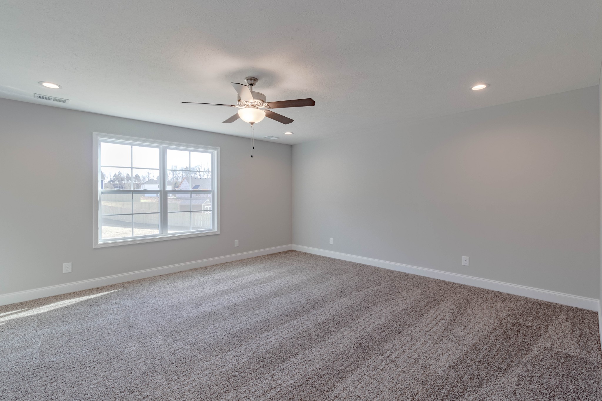 1688 Rains Road Clarksville, TN 37042 - Photo 27 of 32 en empty room with windows and ceiling fan