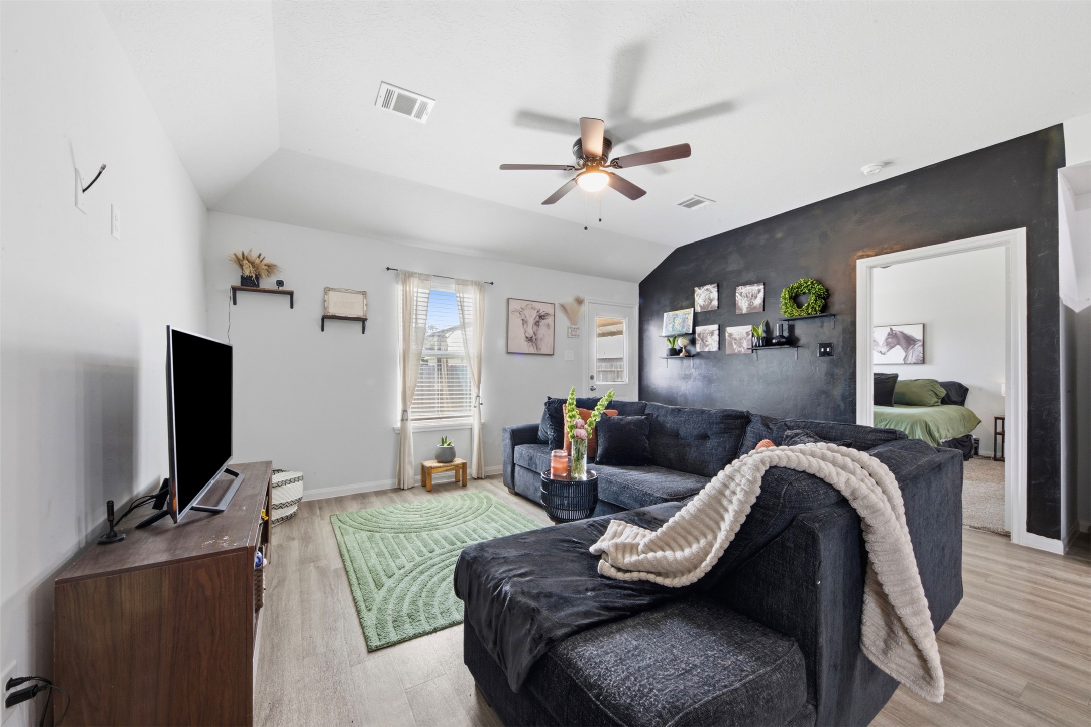 1523 22nd Street Hempstead, TX 77445 - Photo 9 of 26 Comfortable family room featuring abundant natural light and ceiling fan.