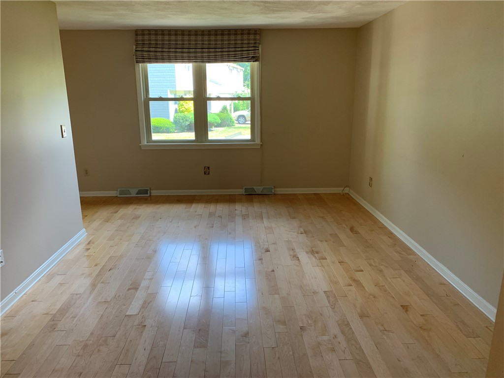 236 Old Forge Road, Unit 4 Warwick, RI 02818 - Photo 12 of 38 Living Room3