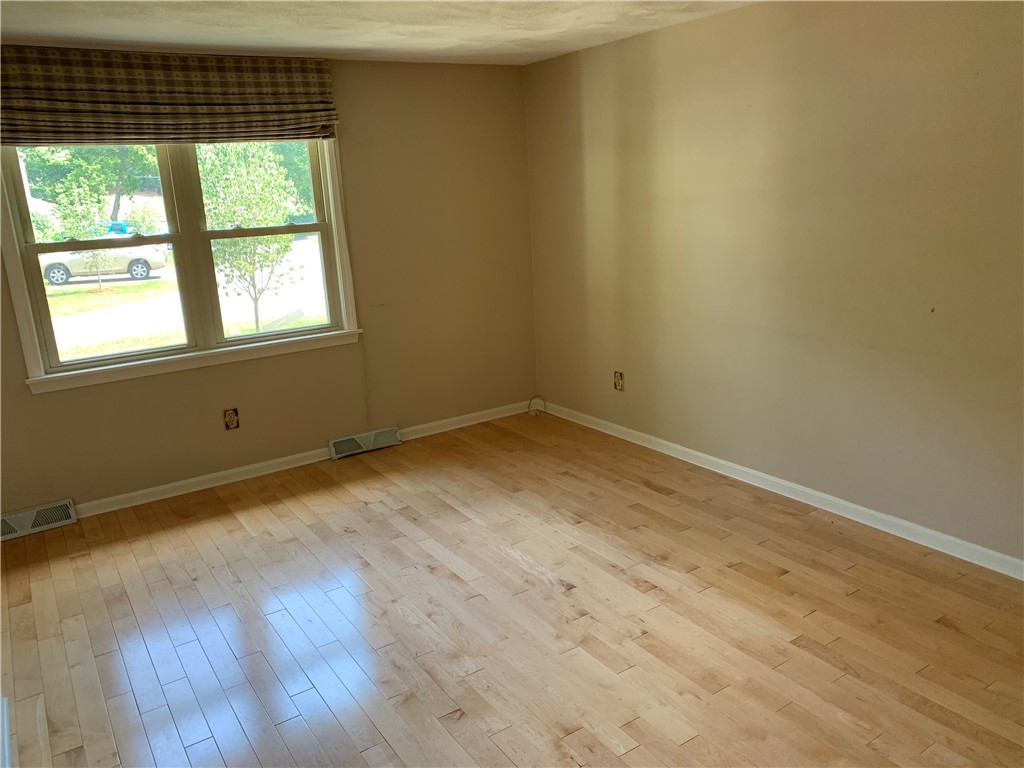 236 Old Forge Road, Unit 4 Warwick, RI 02818 - Photo 13 of 38 Living Room4