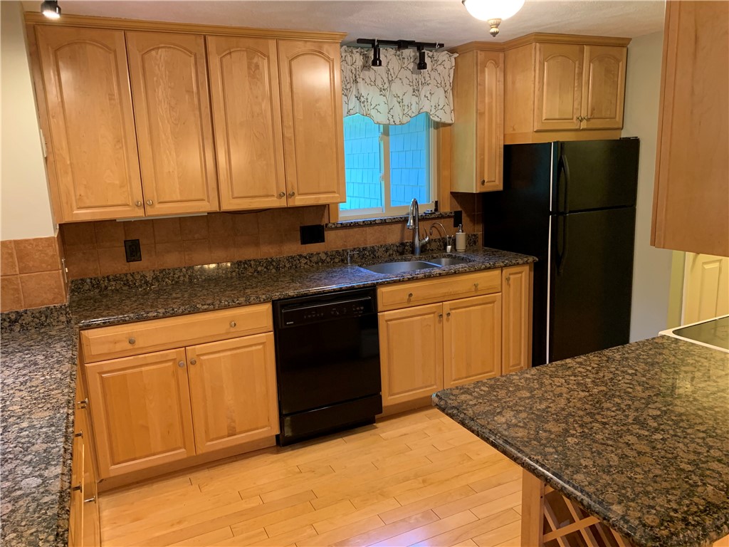 236 Old Forge Road, Unit 4 Warwick, RI 02818 - Photo 18 of 38 Kitchen