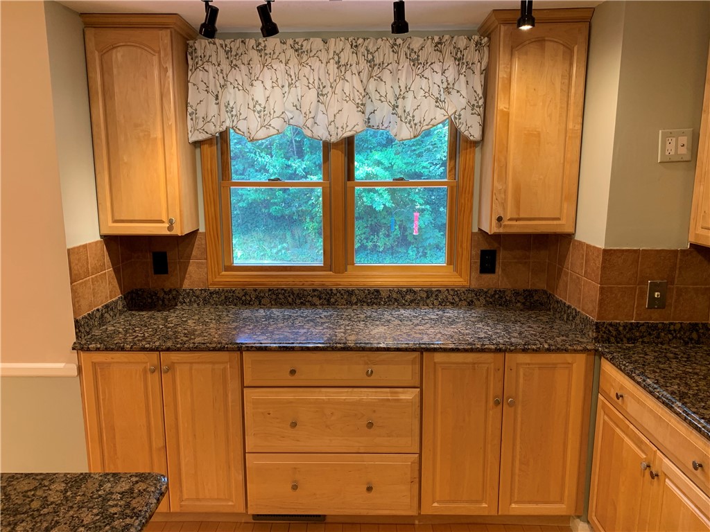 236 Old Forge Road, Unit 4 Warwick, RI 02818 - Photo 22 of 38 Kitchen4