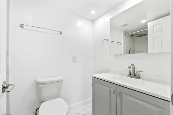 $2,000 | 151 Cypress Way East, Unit D3, Naples, FL 34110