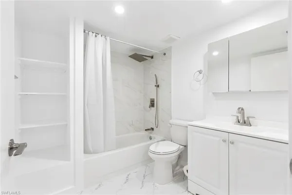 $2,000 | 151 Cypress Way East, Unit D3, Naples, FL 34110