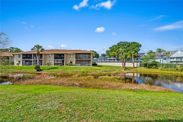 $2,000 | 151 Cypress Way East, Unit D3, Naples, FL 34110